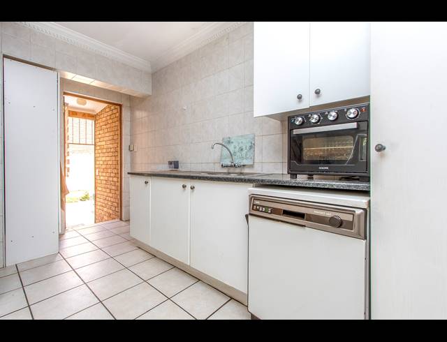 4 BEDROOM TOWNHOUSE RENTED IN ALLEN'S NEK
